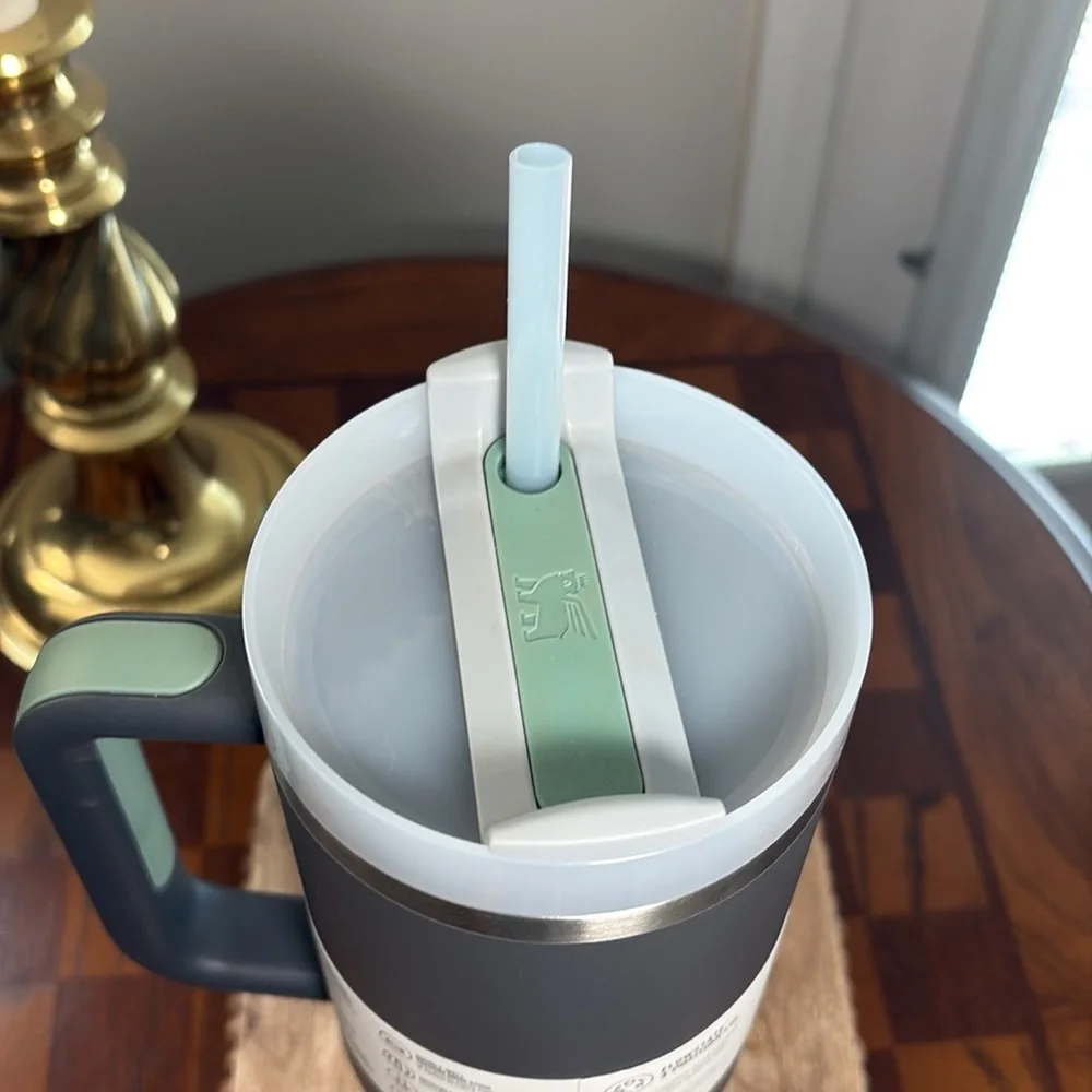 40 oz Stanley Quencher H20 tumbler - Picture 4 of 6